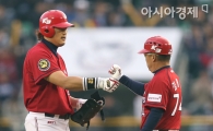 [포토] 최희섭 '첫 타석 2루타로 산뜻하게~'