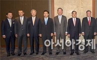 [포토]전경련 회장단 만나는 정홍원 국무총리