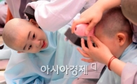[포토]"친구스님! 머리가 이상해!"