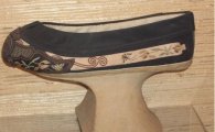 옛날 중국 키높이 신발 "킬힐 10cm 굽의 조상"