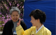 [포토]노란 한복 입은 박근혜 대통령