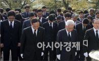 [포토]김한길, 국립현충원· 김대중 전 대통령 묘역 참배
