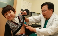 5살 아이 가슴 속 탁구공 만한 종양 로봇수술로 제거