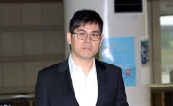 [포토]법원 출석하는 김용만