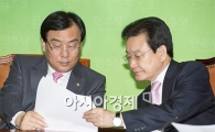[포토]자료 확인하는 박기춘 원내대표