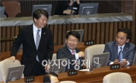 [포토]본회의 참석하는 안철수 의원