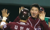 [포토] 강윤구 '사랑스런 역전주자 김민성!'