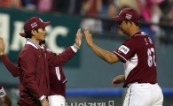 [포토] 염경엽 감독 '오윤이 오늘의 히어로야!'