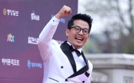 [포토]'백상예술대상' 김준호, 레드카펫 피날레는 내가!
