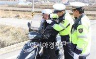 함평경찰, 이륜차 안전모 올바르게 쓰기 활동 펼쳐