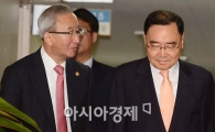 [포토]임시국무회의 참석하는 현오석과 정홍원 