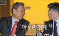 [포토]어윤대 KB회장 만나는 김중수 총재