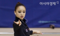 [포토] 몸 푸는 손연재