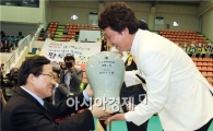 [포토]배용태 전남도 행정부지사, 광양시 우승 시상