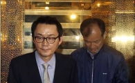 [포토]엘리베이터에서 나오는 윤창중