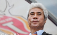 [포토] 경기 준비하는 제주 유나이티드 박경훈 감독