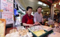 [포토]1일 상인체험 중인 허창수 전경련 회장