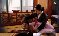 '장옥정' 유아인, 김태희 무릎베개 '달콤한 로맨스'