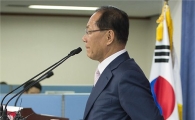 [포토]뒷짐진 황우여 대표