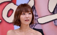 [포토]신소율 '뒤태는 안돼요'