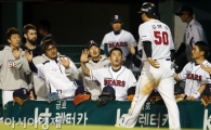 [포토] 김현수 홈인 '추격이다'