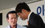 [포토] 김동광 감독 '이규섭, 그동안 수고했다'