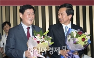 [포토]미소 짓는 최경환·김기현 새누리당 신임 원내지도부