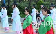 [포토]곱게 차려입은 전통의상과 함께