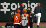[포토] 김응용 감독 '쓸쓸한 뒷모습'