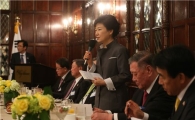 [방미미공개사진]'회장님은 필기 중'  