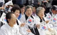 [포토]구호 외치는 5·18 유가족들 
