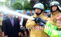 [포토]소방체험훈련 하는 박원순 시장