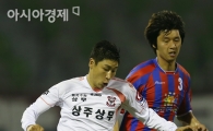 [포토] 돌파하는 이근호 '들소처럼'