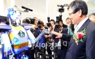 [포토]2013 월드 IT쇼 방문한 최문기 장관