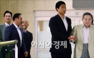 [포토]입국하는 이건희 회장, 마중나온 이재용 부회장