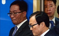 [포토]우리금융지주 새회장 이순우 은행장, 긴장된 모습으로 