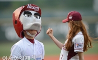 [포토] 헬로비너스 나라 '턱돌이 턱에 어퍼컷'