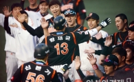 [포토] 투런홈런 황재균 '내가 해결사!'