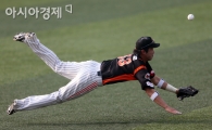 [포토] 정훈 '몸을 날려봤지만'