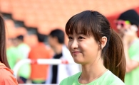 [포토]빅토리아, 출발 전 스트레칭은 필수!