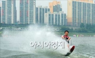 [포토]서울도심에서 즐기는 수상스키