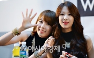 [포토]혜미-민하, 애교 배틀~ 승자는?