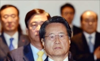 [포토]국민의례 하는 유장희 동반성장위원장