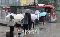[포토]버스정류장 우산이 나란히 