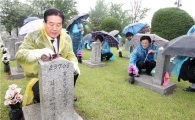 [포토]동작구, 호국보훈의 달 앞두구 국립현충원 청소 