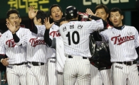 [포토] 홈런 축하받는 권용관