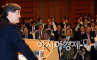 부동산 추가대책, 국토부 장관-상의 회장 '시각차'