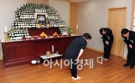 [포토]조문객 맞이하는 故 이종환 빈소