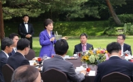 朴대통령 "북한, 민간 아닌 정부와 대화해야"