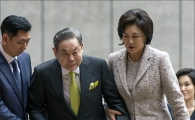 [포토]계단 오르는 이건희 회장